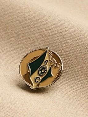 Banana Republic The Explorers Club Exclusive Pin